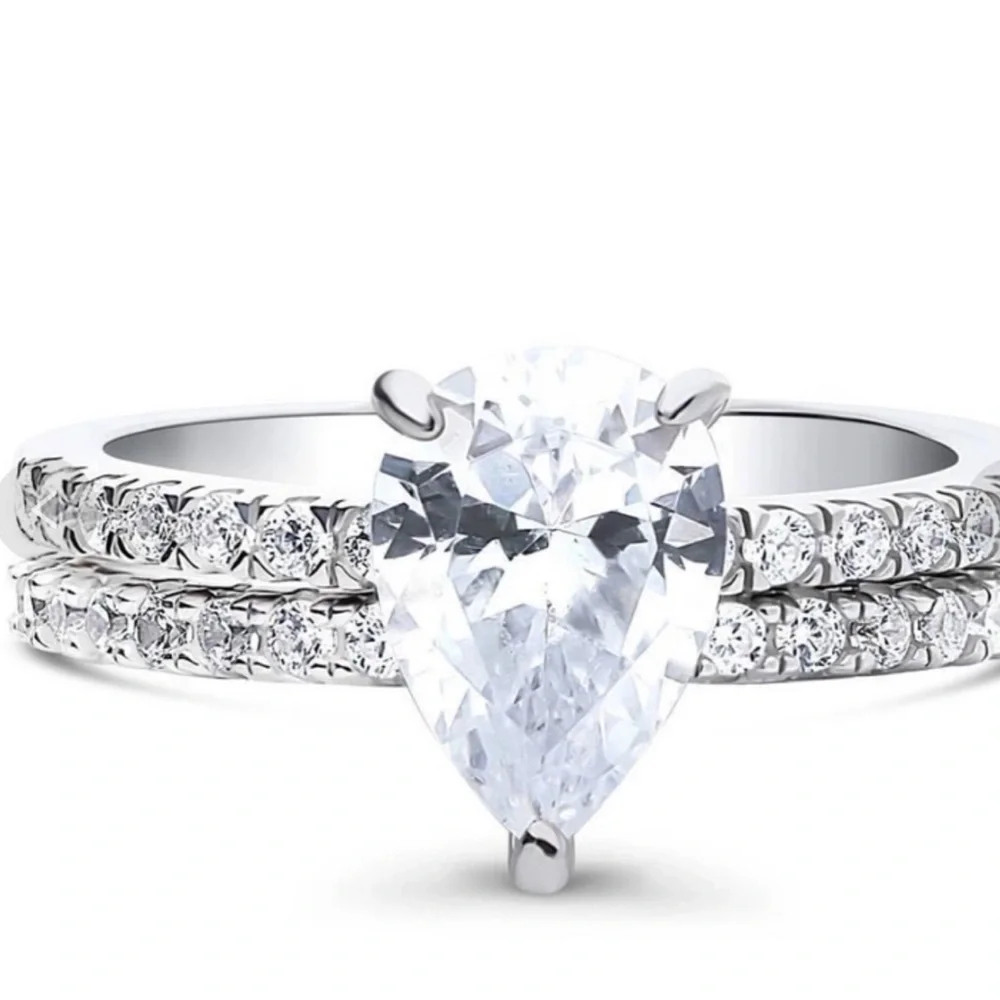 Elegant Water Drop Style Silver Ring with Clear Gemstone - NWOT - Picture 2 of 5